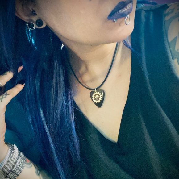 Black resin ouija board steam punk wheel necklace - Picture 10 of 12